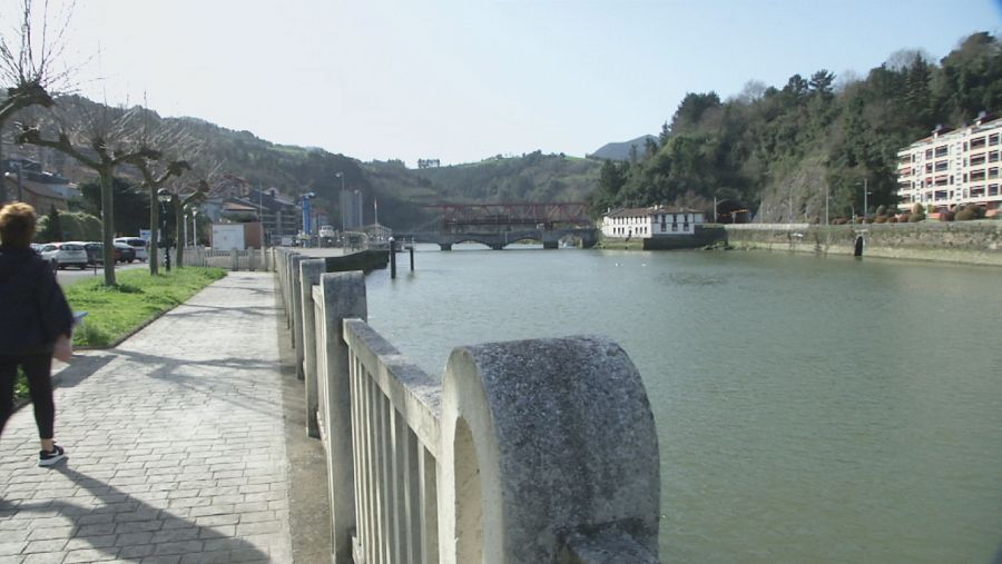 El río Deba con su puerto ha sido la principal fuente de riqueza de la localidad