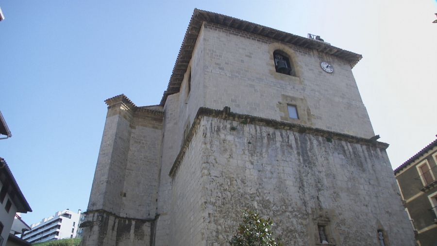 La iglesia de Santa María se construyó con aportaciones de los vecinos de Deba