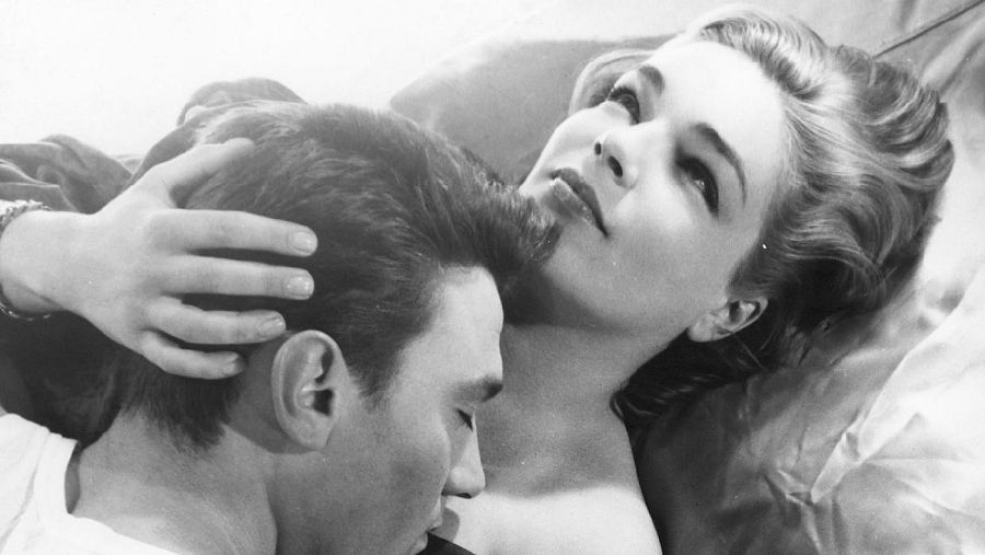 Escena de 'Un lugar en la cumbre' (1958)