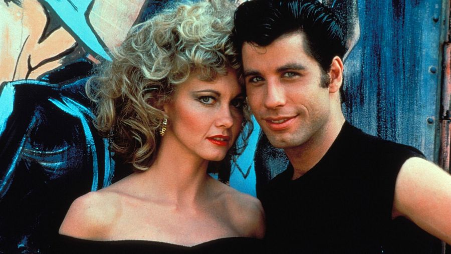 Olivia Newton-John y John Travolta son Sandy y Danny Zuko en 'Grease'