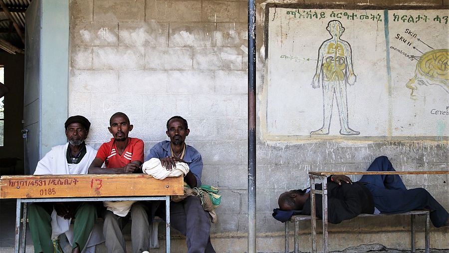 Un grupo de desplazados en la escuela Kundeya en Axum, en el centro de Tigray