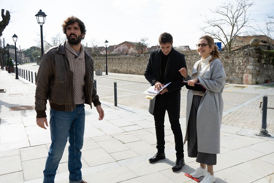 Tirso, Sergio y Julia en el pueblo