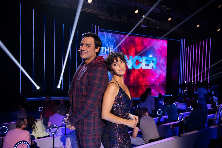  Sandra Cervera y Ion Aramendi, en el espectacular plató