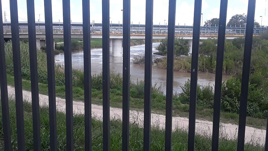 Vallado junto al Río Grande