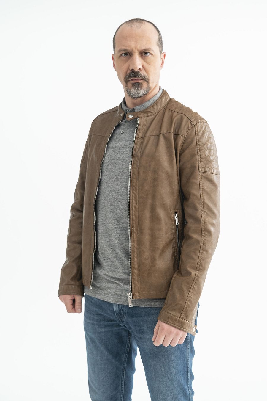 Fele Martínez es Óscar Santos en Estoy vivo