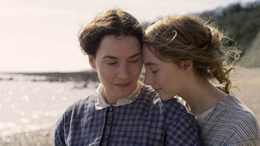 Fotograma de la película 'Ammonite', protagonizada por Kate Winslet