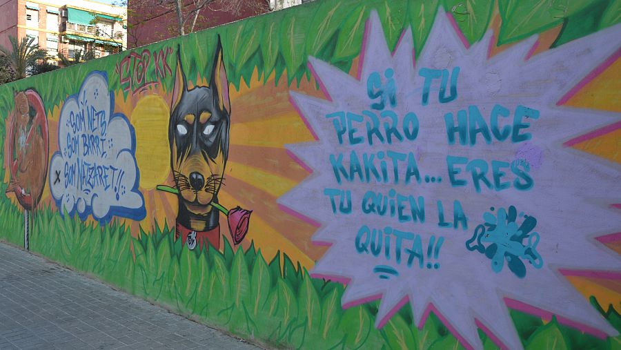 En los últimos años, la situación del barrio ha mejorado y se sigue trabajando en la integración de los menores