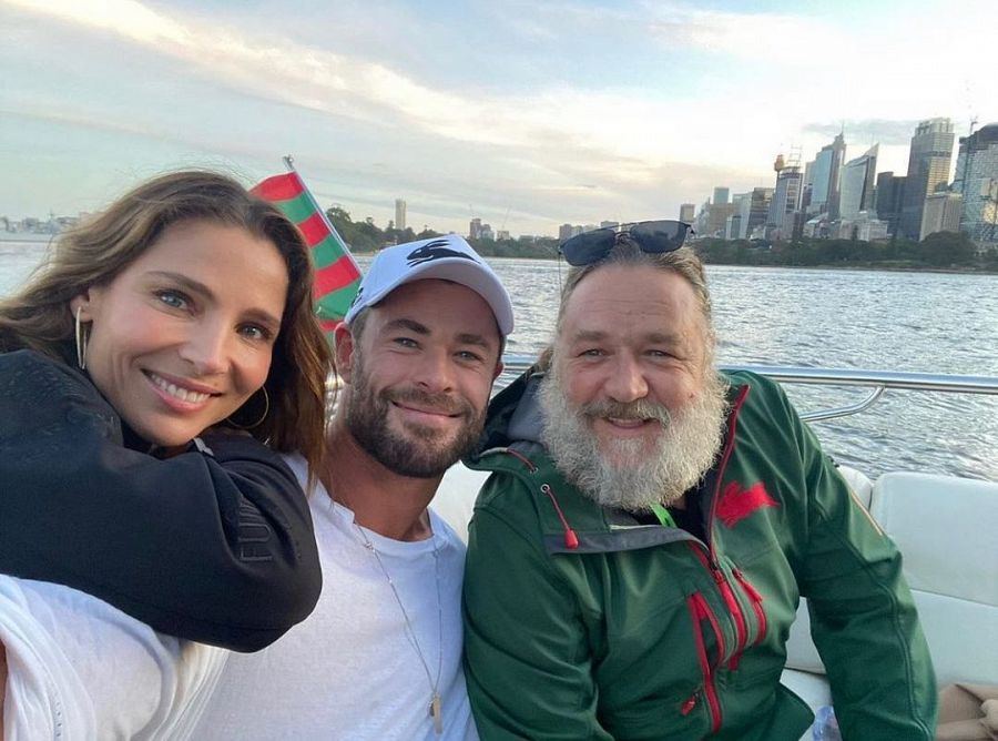 Russell Crowe junto a Elsa Pataky y Chris Hemsworth