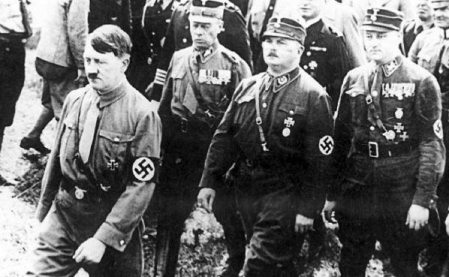 Günther Röhm, con el mismo bigote que Hitler, fundó las SA y fue mano derecha de Hitler, pero lo mataron en la Noche de los Cuchillos Largos