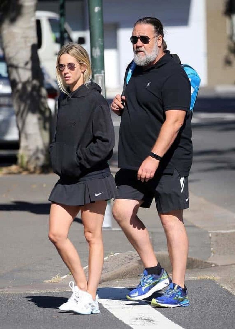 Russell Crowe junto a su novia Britney Theriot