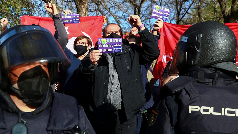 Vecinos de Vallecas se manifiestan en contra de Vox
