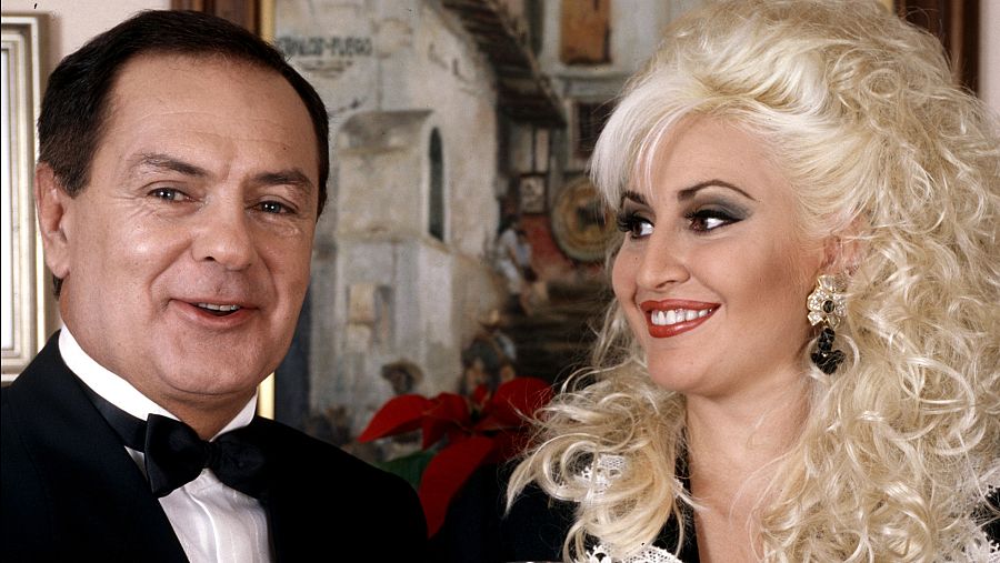 Pedro Carrasco y Raquel Mosquera en un posado navideño en 1996