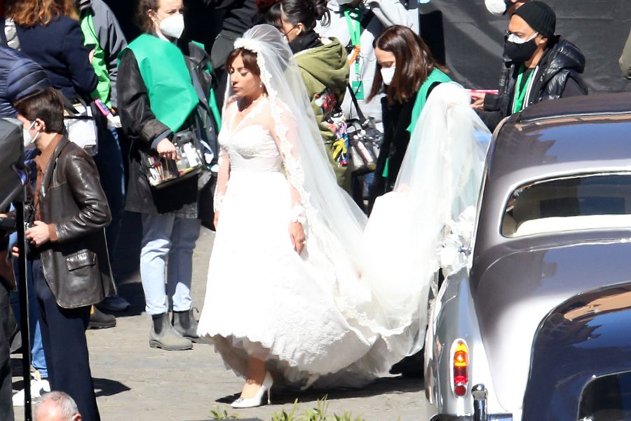 Lady Gaga se viste de novia en el rodaje de 'House of Gucci'