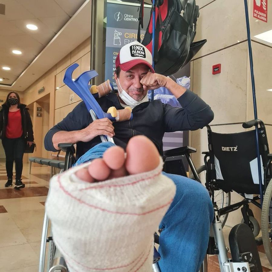 Enrique Arce se toma con humor su accidente