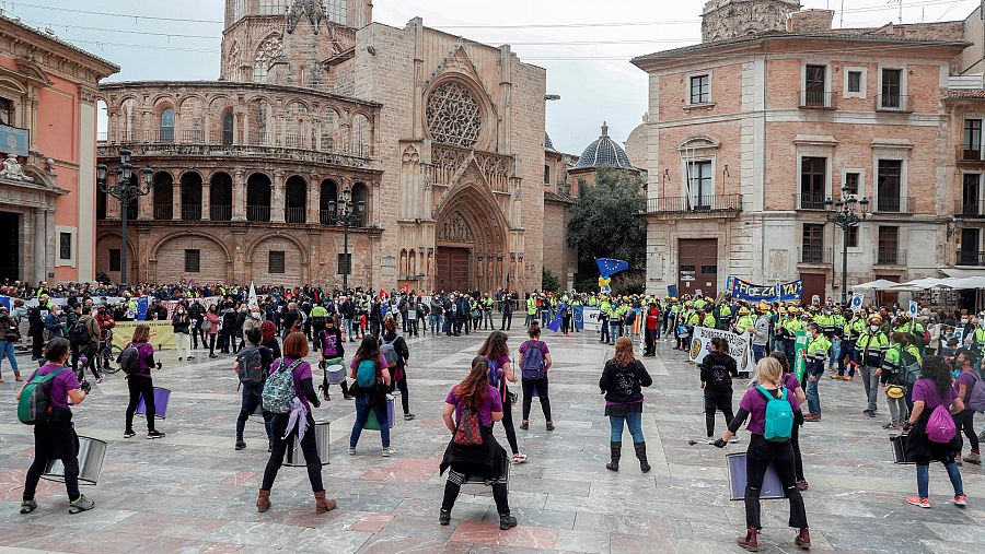   El 19 de marzo, centenares de interinos salieron a las calles de Valencia y otras ciudades para reclamar su fijeza