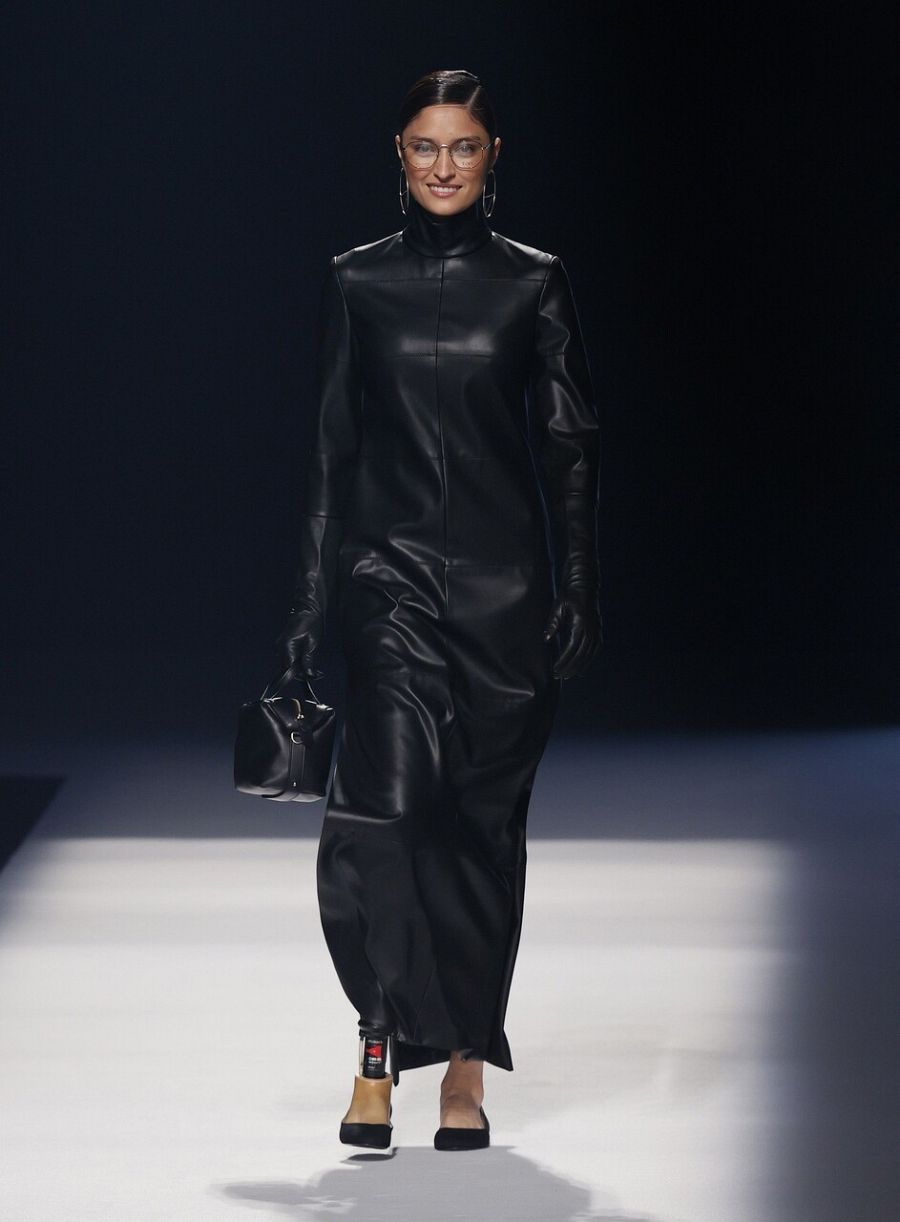 Yelimar desfila para Angel Schlesser en la Madrid Fashion Week