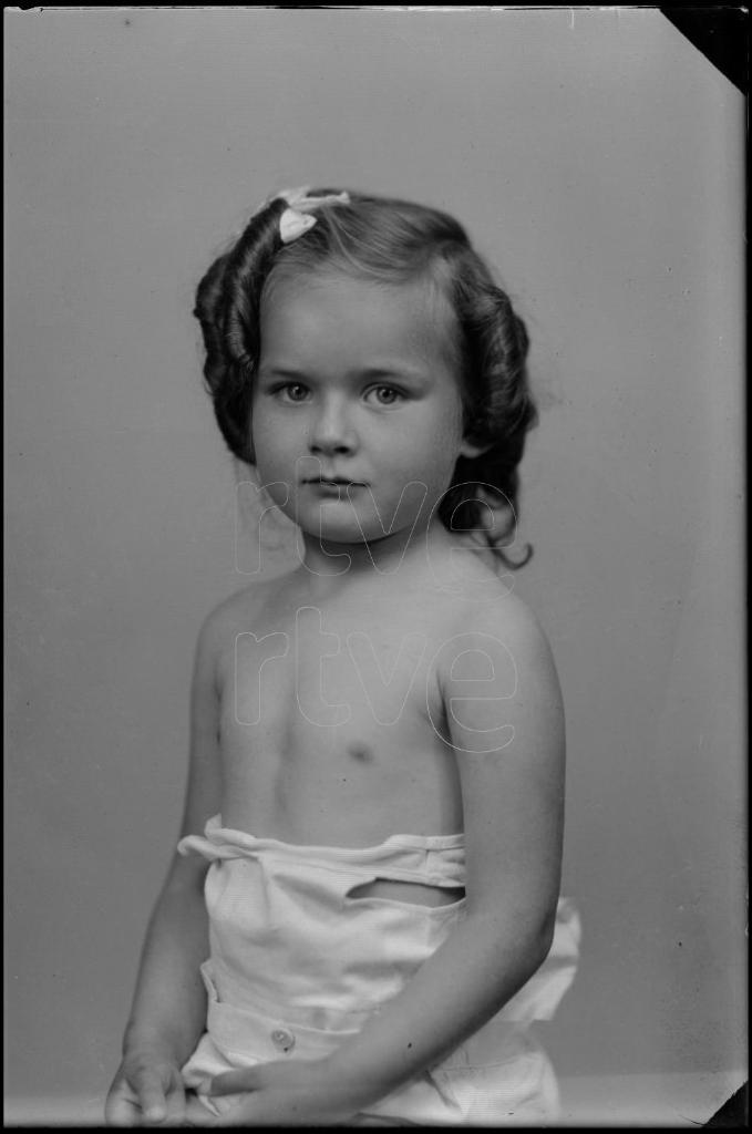 NI&Ntilde;A DE CORTA EDAD