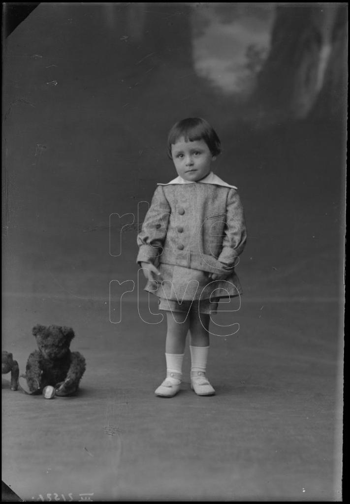 NI&Ntilde;O DE CORTA EDAD