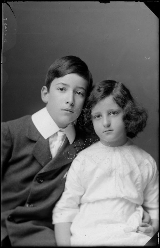 NIÑO Y NIÑA