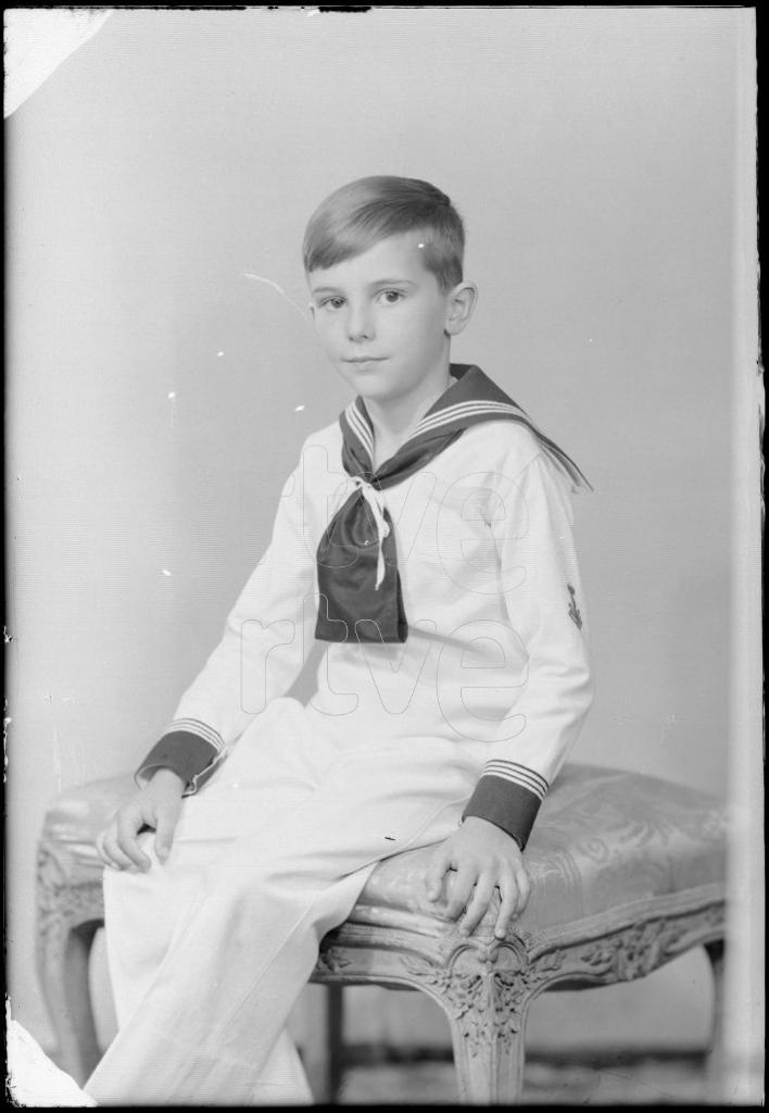 NI&Ntilde;O VESTIDO DE PRIMERA COMUNION CON UN TRAJE DE MARINERO, S