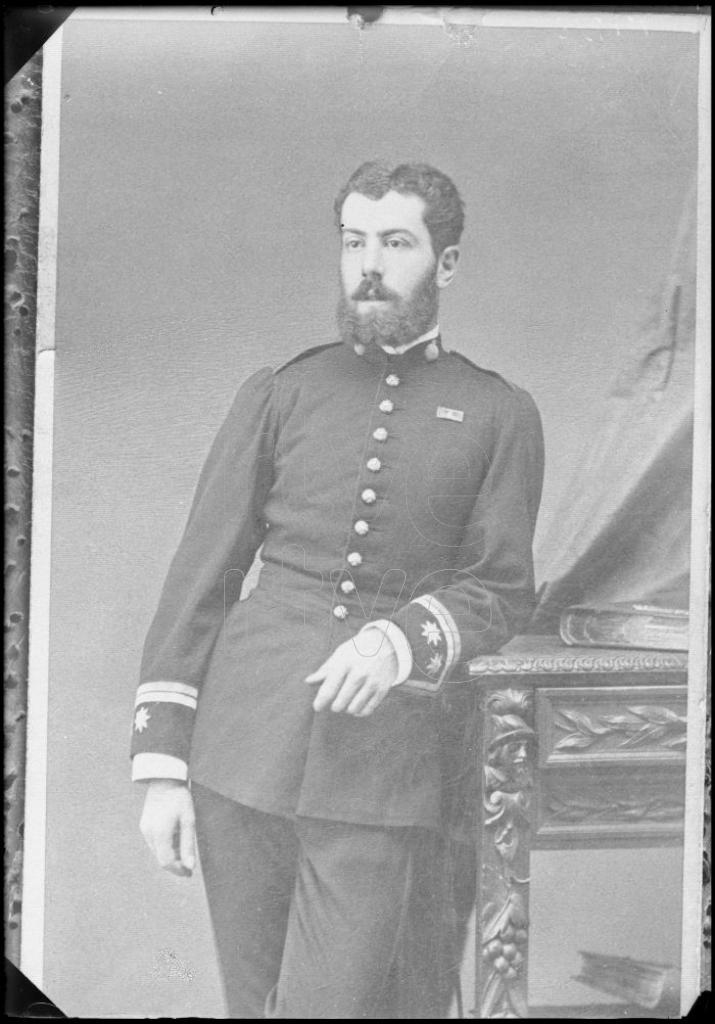 REPRODUCCION DE UNA FOTOGRAFIA DE UN TENIENTE CORONEL DE ART