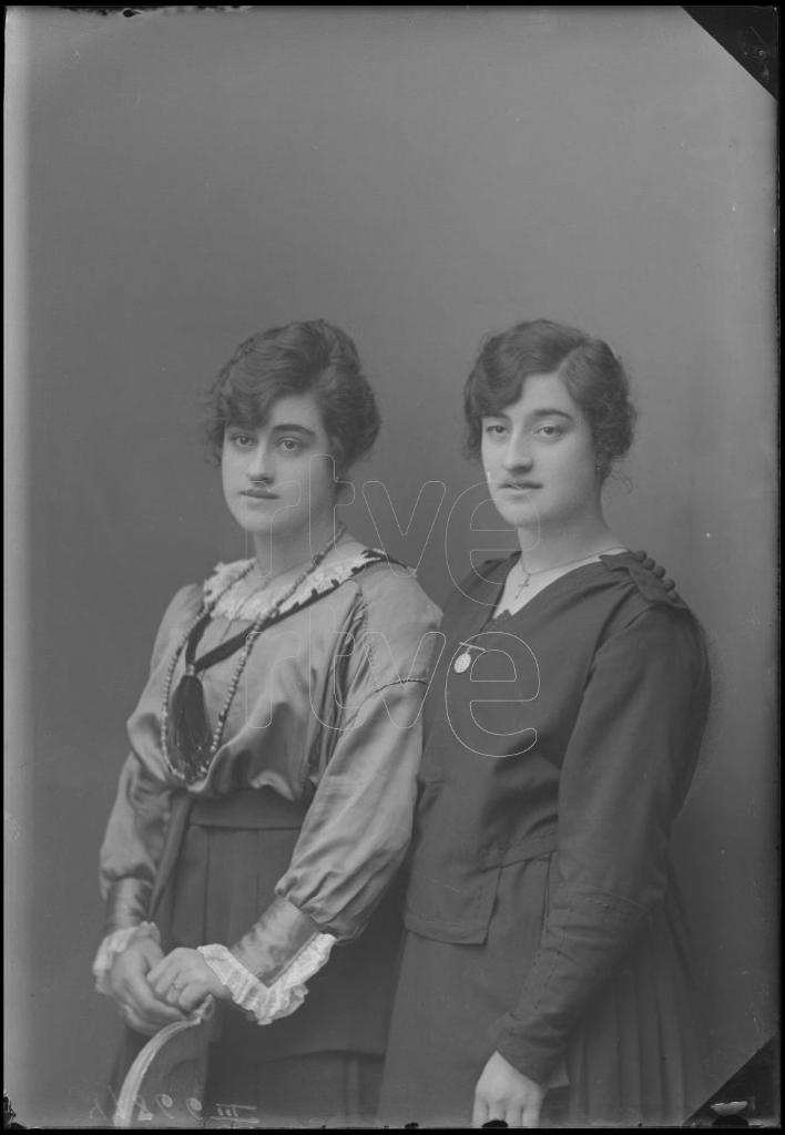 DOS MUJERES