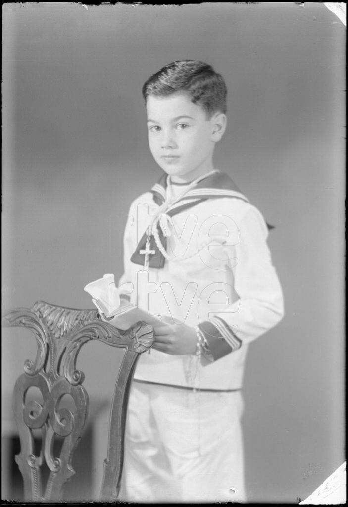 NIÑO VESTIDO DE PRIMERA COMUNION CON UN TRAJE DE MARINERO, D