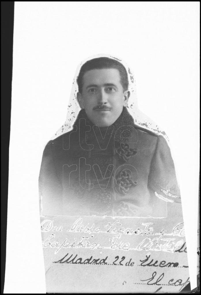 REPRODUCCION DE UNA FOTOGRAFIA DEL CAPITAN PABLO VIGNOTE