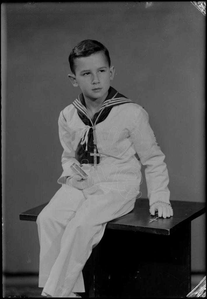 NIÑO VESTIDO DE PRIMERA COMUNION CON UN TRAJE DE MARINERO, S