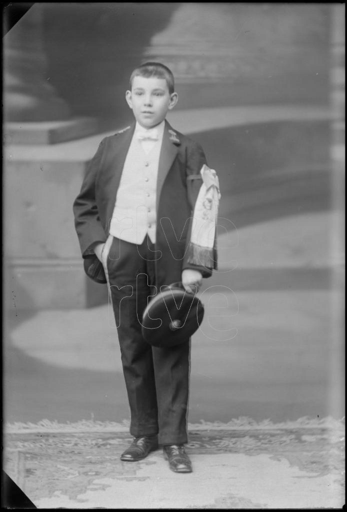 NI&Ntilde;O VESTIDO DE PRIMERA COMUNION