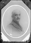 REPRODUCCION DE UNA FOTOGRAFIA DE UN MILITAR 