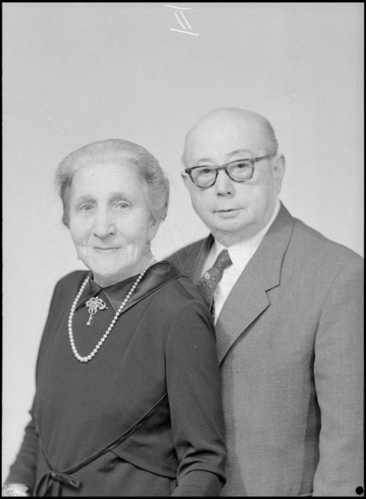 PAREJA DE ANCIANOS