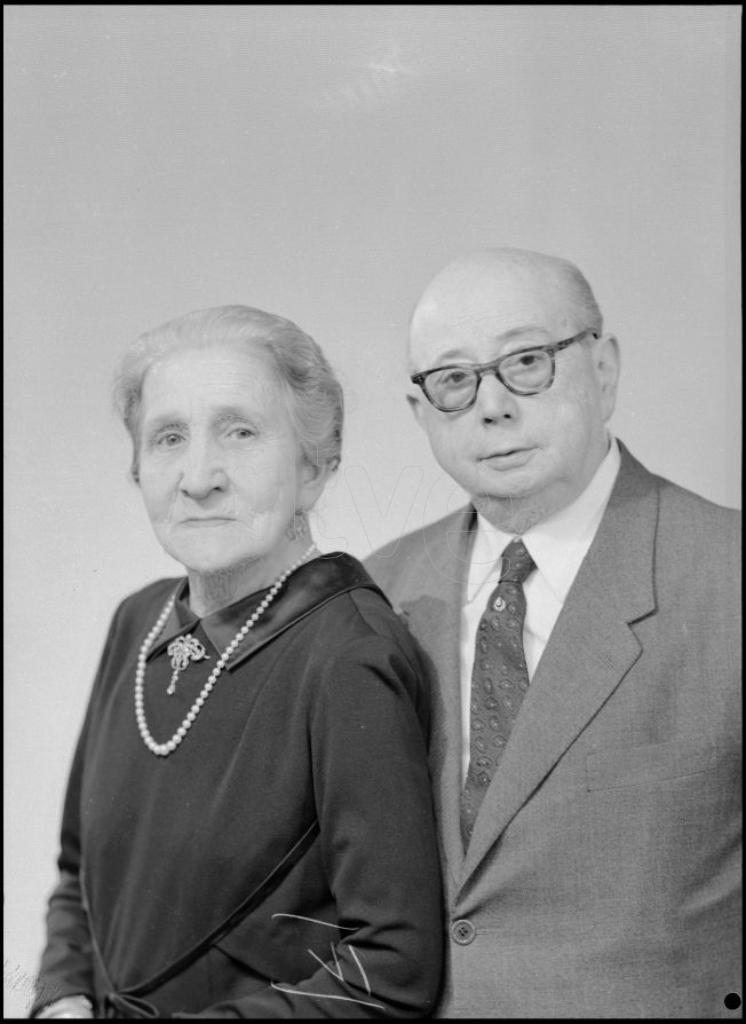 PAREJA DE ANCIANOS