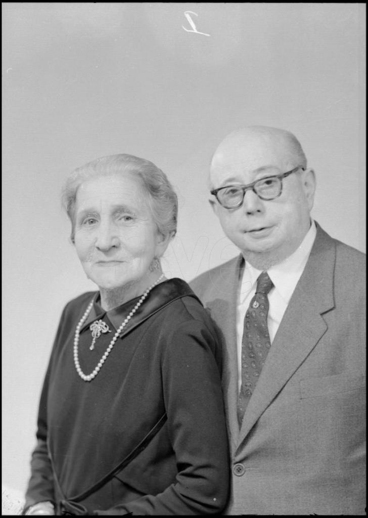 PAREJA DE ANCIANOS