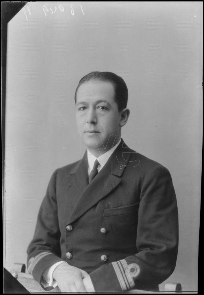 CAPITAN DE CORBETA, COMANDANTE DE LA ARMADA