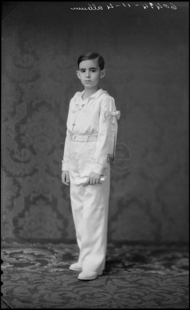 NIÑO VESTIDO DE PRIMERA COMUNION