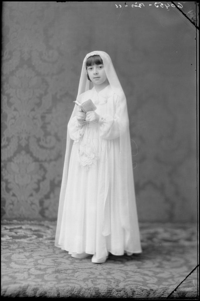 NI&Ntilde;A VESTIDA DE PRIMERA COMUNION 