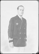 REPRODUCCION DE UNA FOTOGRAFIA DE UN TENIENTE DE NAVIO (CAPI