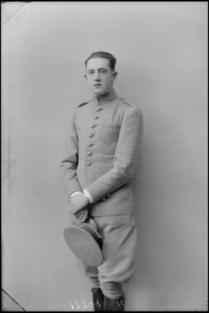 MILITAR JOVEN DE ARTILLERIA