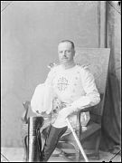 HOMBRE VESTIDO CON EL UNIFORME DE GALA DE LA ORDEN MILITAR D