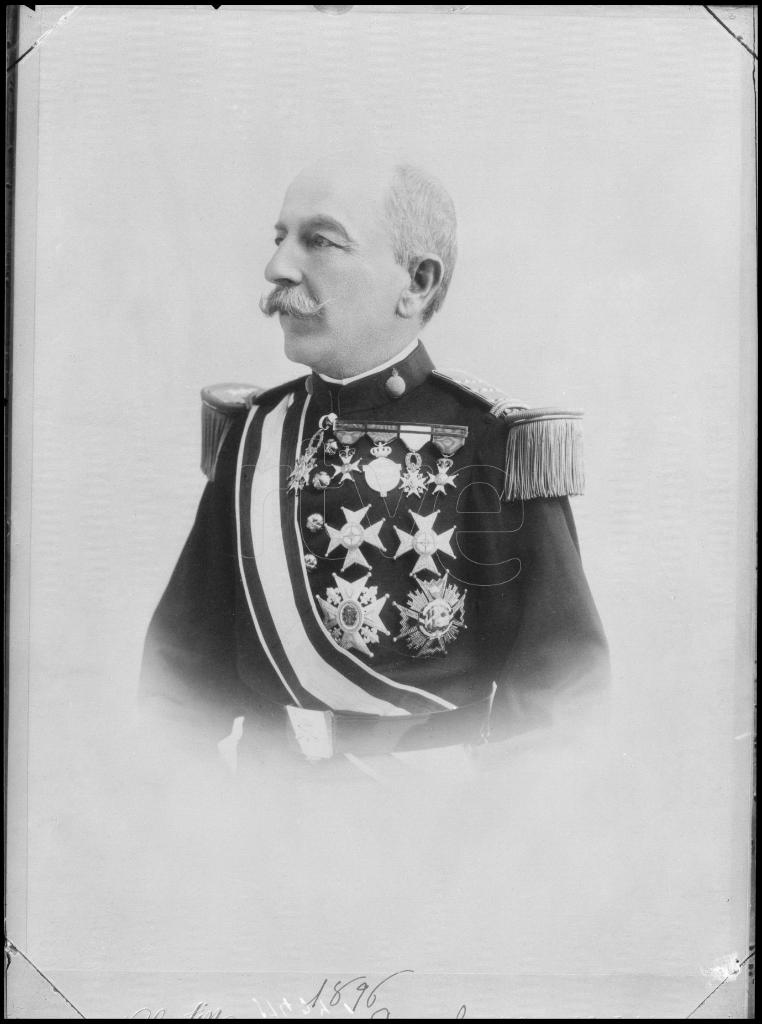 REPRODUCCION DE UN RETRATO DE UN MILITAR CONDECORADO. TIENE 