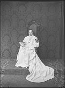 HOMBRE VESTIDO CON EL HABITO DE LA ORDEN MILITAR DE LA MERCE