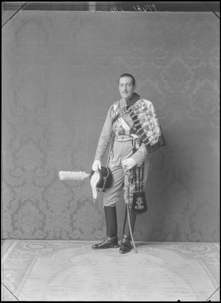 ALFONSO DE BORBON DOS SICILIAS Y BORBON VESTIDO CON EL UNIFO