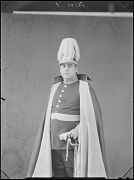 CAPITAN DE ESTADO MAYOR VESTIDO CON EL UNIFORME DE GALA