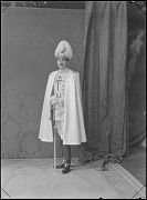 SE&Ntilde;OR AUTRAN VESTIDO CON EL UNIFORME DE GALA DE LA ORDEN MIL