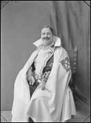 HOMBRE VESTIDO CON EL UNIFORME DE LA ORDEN MILITAR DE ALCANT