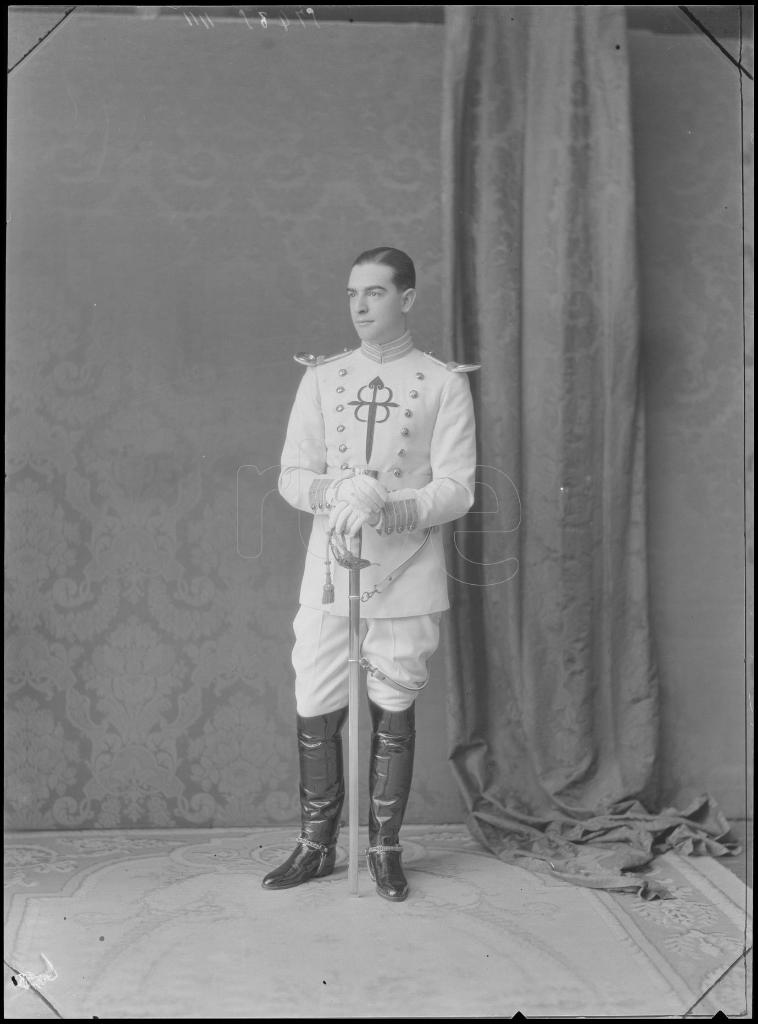SE&Ntilde;OR AUTRAN CON EL UNIFORME DE LA ORDEN DE SANTIAGO