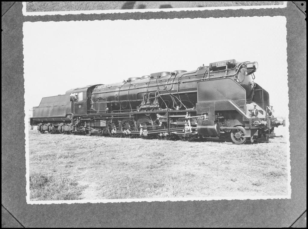 REPRODUCCION DE UNA FOTOGRAFIA DE UNA LOCOMOTORA