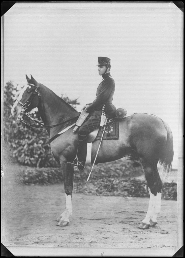 ALFONSO XIII A CABALLO