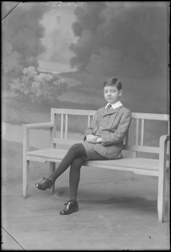 JOSE EUGENIO DE BAVIERA Y BORBON DE NIÑO 